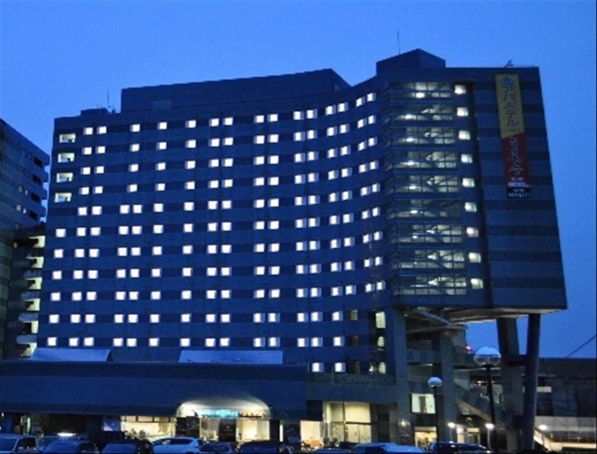 Apa Hotel Toyama Ekimae Exterior foto